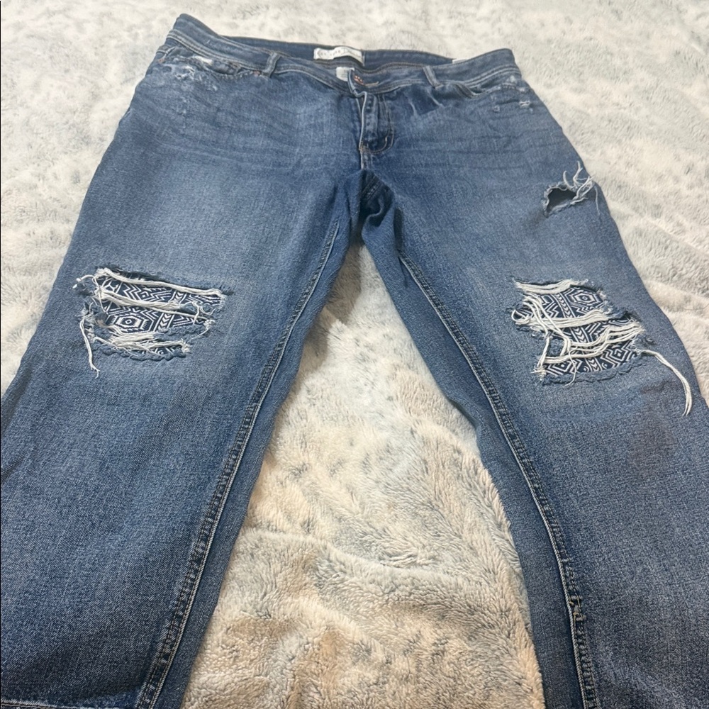 Stylish Distressed Blue Cropped Jeans